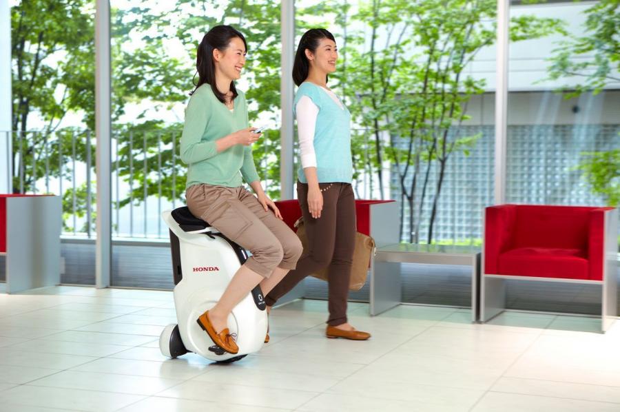 Honda Uni-Cub Personal Mobility Device 2012 года  (фото 16 из 30)